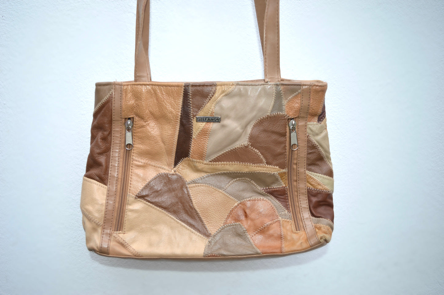 Crossover bag w/ stitching&details