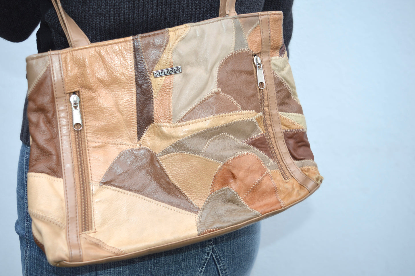 Crossover bag w/ stitching&details