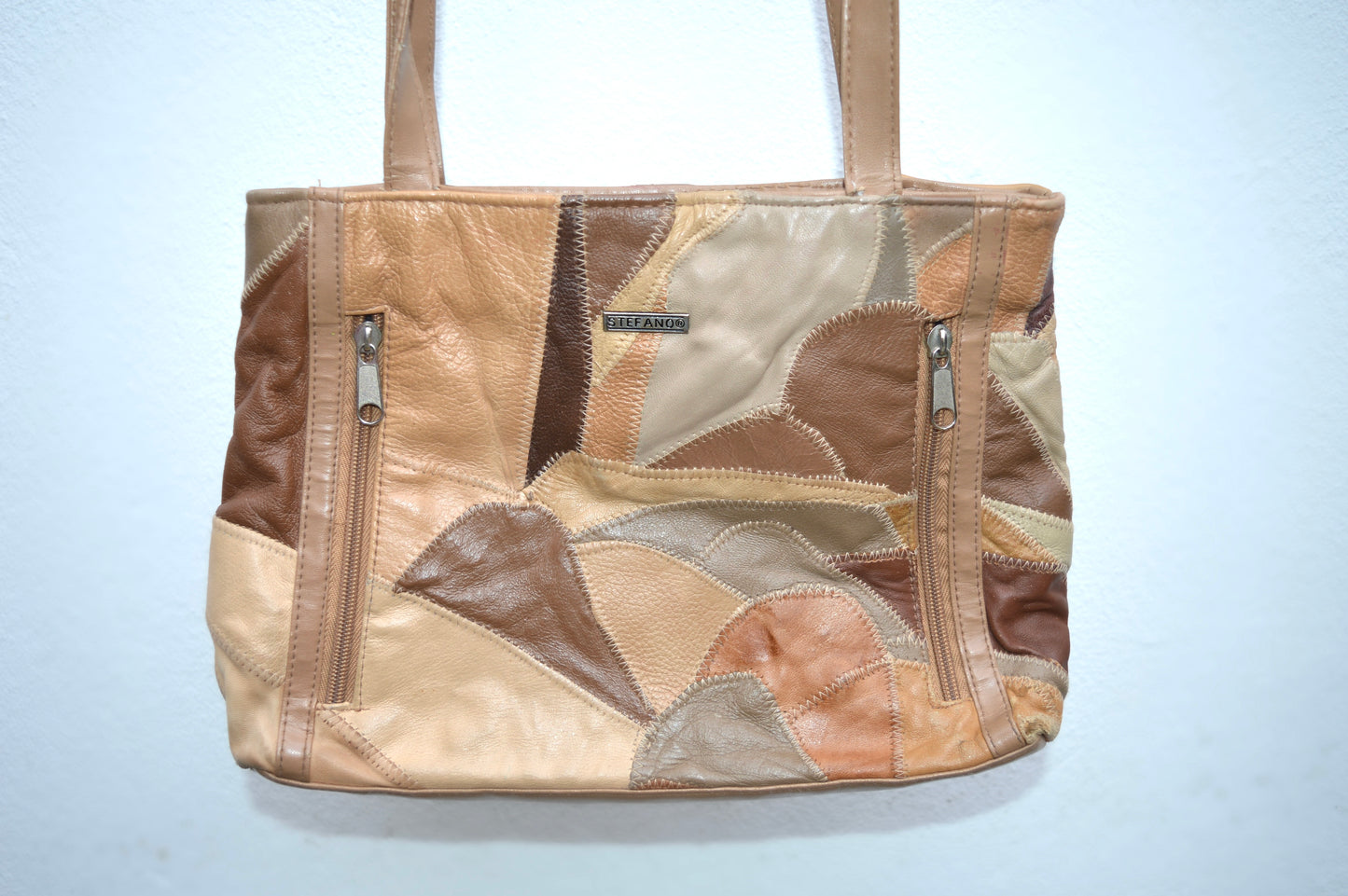 Crossover bag w/ stitching&details